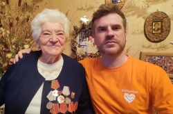 Волонтеры института поздравили ветеранов с Днем Победы