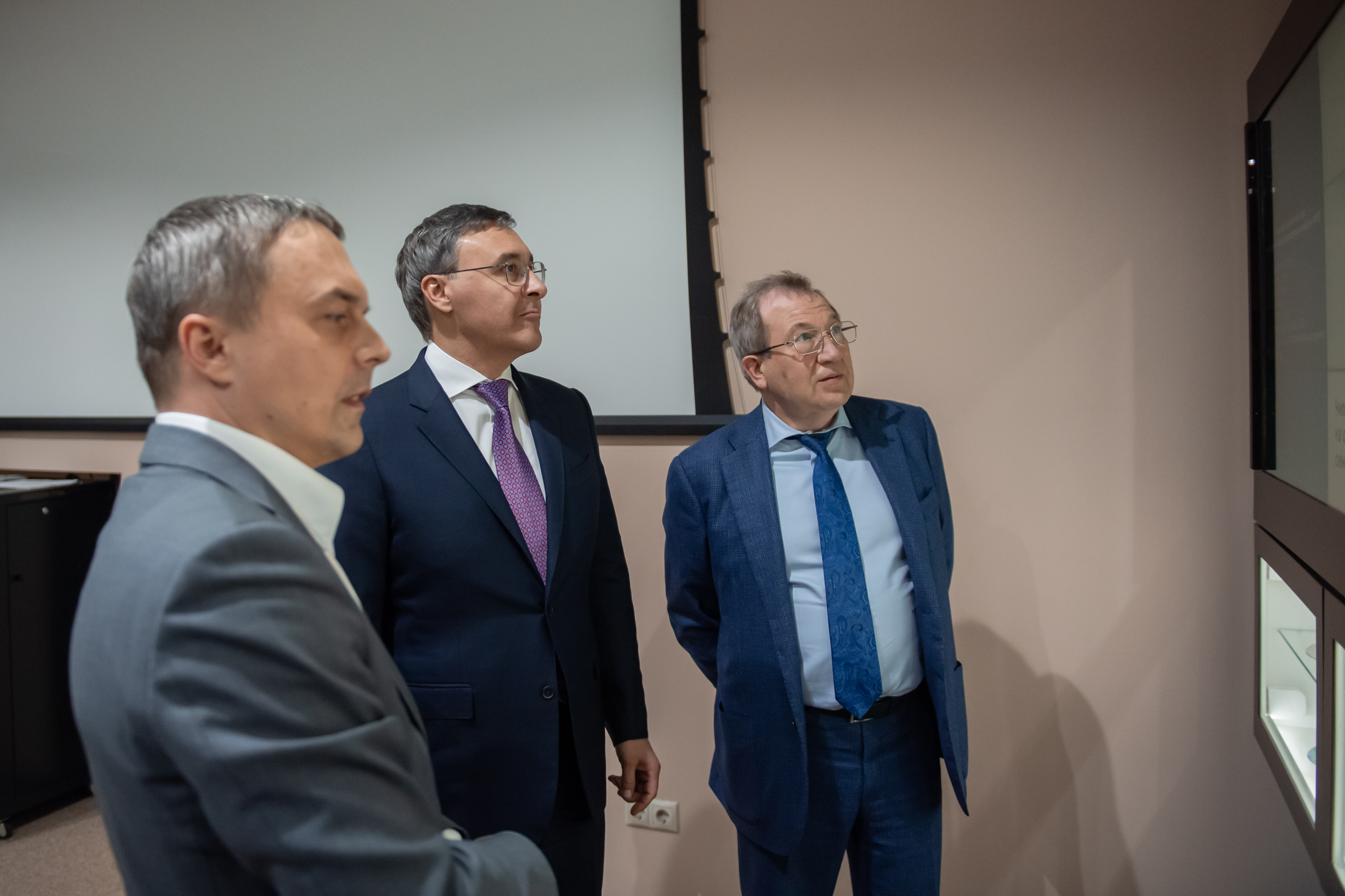 Глава Минобрнауки Валерий Фальков посетил НИИМЭ