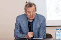 Научный семинар «Фундаментальные проблемы энергонезависимой резистивной памяти для нейроморфных систем» прошел в ИРЭ им. В.А. Котельникова РАН