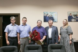 Руководитель лаборатории НИИМЭ награжден почетной грамотой Минпромторга