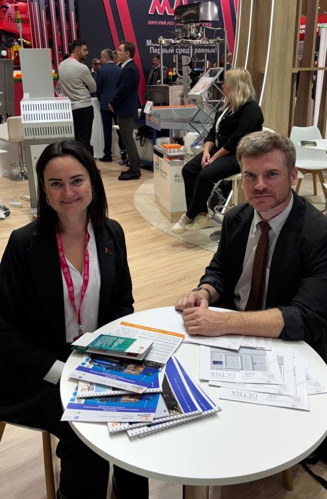 Зпа столом_1.jpg