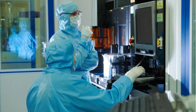 Технополис Москва тестирует фоторезист 90 нм